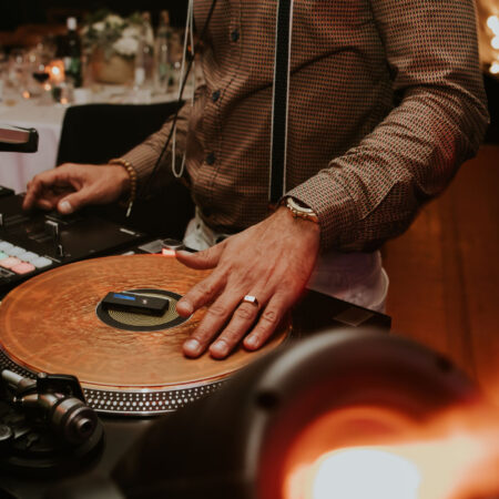 DJ enflamment la piste de danse